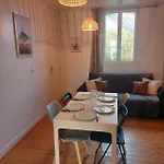 Les Belles Terrasses ,3 , Le Vegetal De 1 à 8 Personnes , Le Tropical De 1 à 6 Personnes , Le Floral Avec Terrasse De 1 à 3 Personnes , Quartier Calme Au Stationnement Gratuit à Coté De L'avenue Verte *