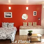 Les Belles Terrasses ,3 , Le Vegetal De 1 à 8 Personnes , Le Tropical De 1 à 6 Personnes , Le Floral Avec Terrasse De 1 à 3 Personnes , Quartier Calme Au Stationnement Gratuit à Coté De L'avenue Verte