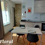 Les Belles Terrasses ,3 , Le Vegetal De 1 A 8 Personnes , Le Tropical De 1 A 6 Personnes , Le Floral Avec Terrasse De 1 A 3 Personnes , Quartier Calme Au Stationnement Gratuit A Cote De L'avenue Verte