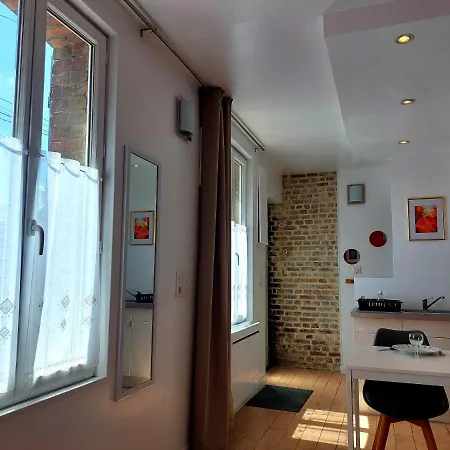 Les Belles Terrasses Dieppe: Tranquil With Avenue Views Apartment *