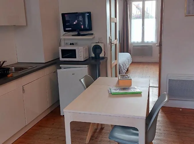 Les Belles Terrasses ,3 , Le Vegetal De 1 A 8 Personnes , Le Tropical De 1 A 6 Personnes , Le Floral Avec Terrasse De 1 A 3 Personnes , Quartier Calme Au Stationnement Gratuit A Cote De L'avenue Verte Apartman *