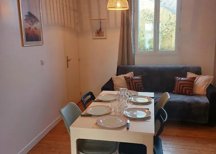 Les Belles Terrasses ,3 , Le Vegetal De 1 A 8 Personnes , Le Tropical De 1 A 6 Personnes , Le Floral Avec Terrasse De 1 A 3 Personnes , Quartier Calme Au Stationnement Gratuit A Cote De L'avenue Verte *